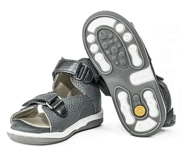 Buty ortopedyczne dla dziecka: Jak wybrać i uzyskać refundację?