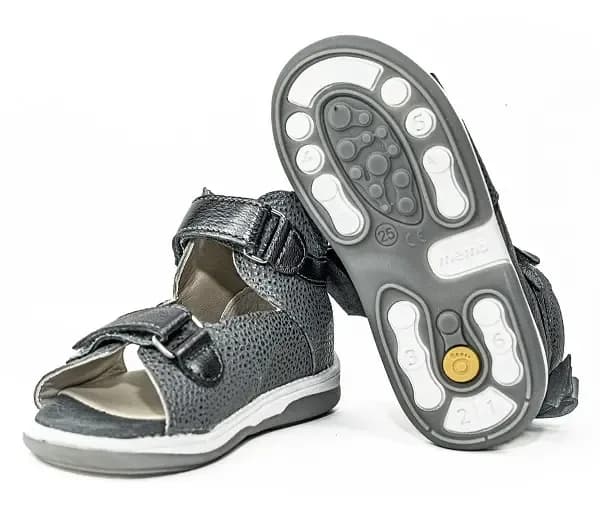 Buty ortopedyczne dla dziecka: Jak wybrać i uzyskać refundację?