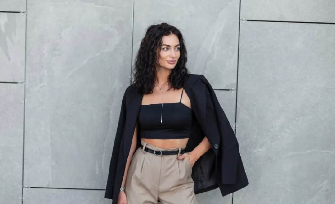 Beżowe spodnie + marynarka: Jak dobrać idealny zestaw?