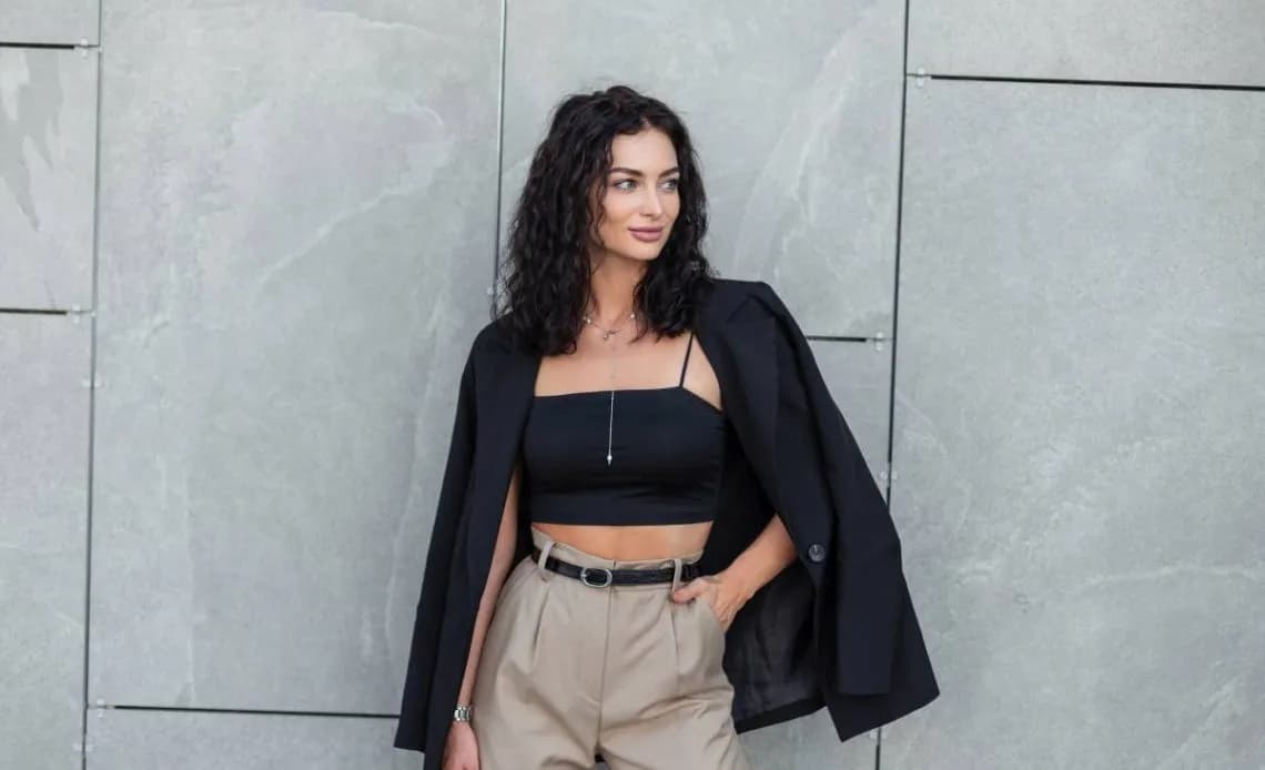 Beżowe spodnie + marynarka: Jak dobrać idealny zestaw?